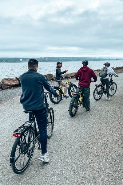 velo electrique devant le fleuve